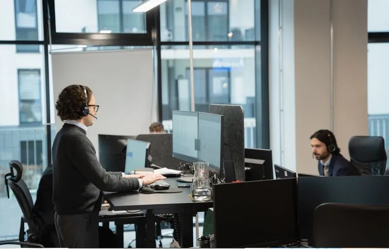 Arbeitsplätze im Büro von Rocket Search